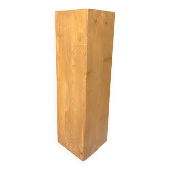 Pedestal column