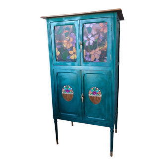 Storage cabinet