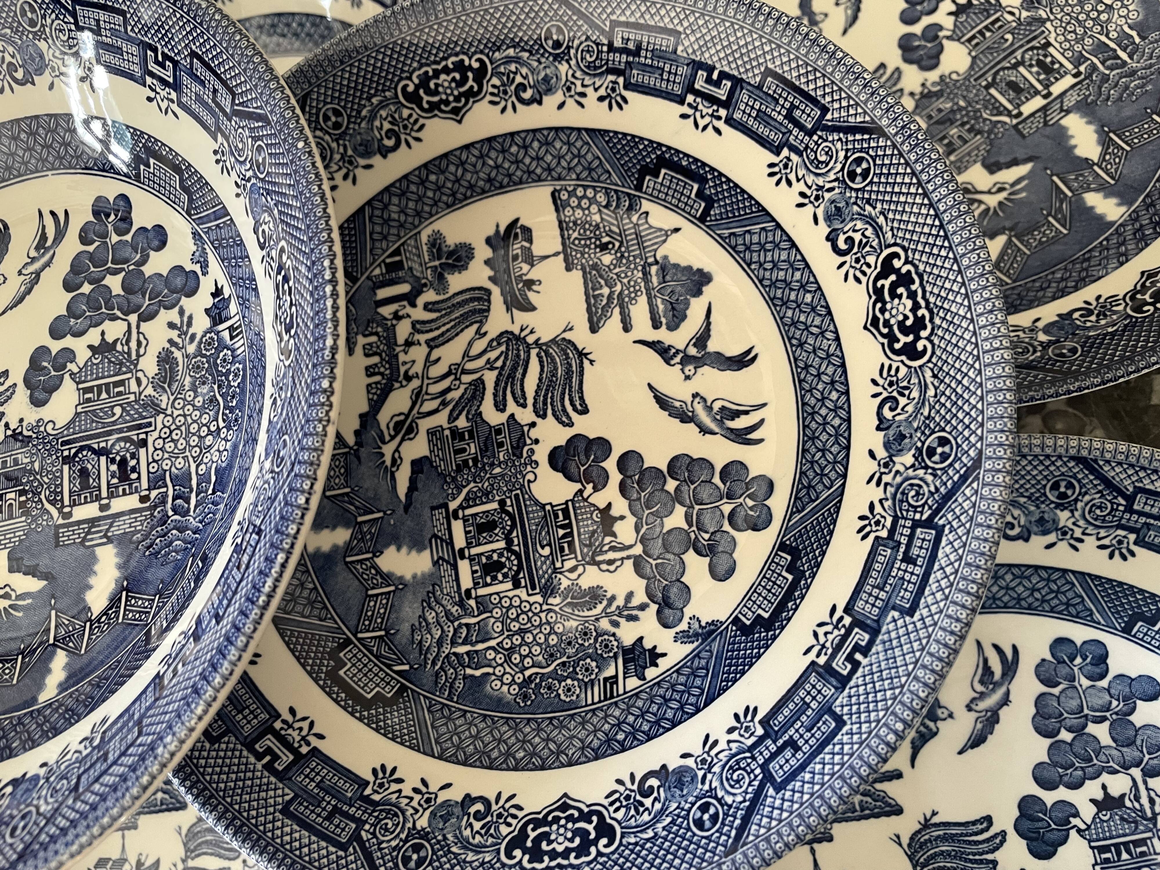 Hollow earthenware plates Churchill Willow Blue