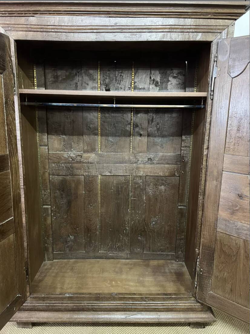 Louis XV carved wooden wardrobe from the 18th century