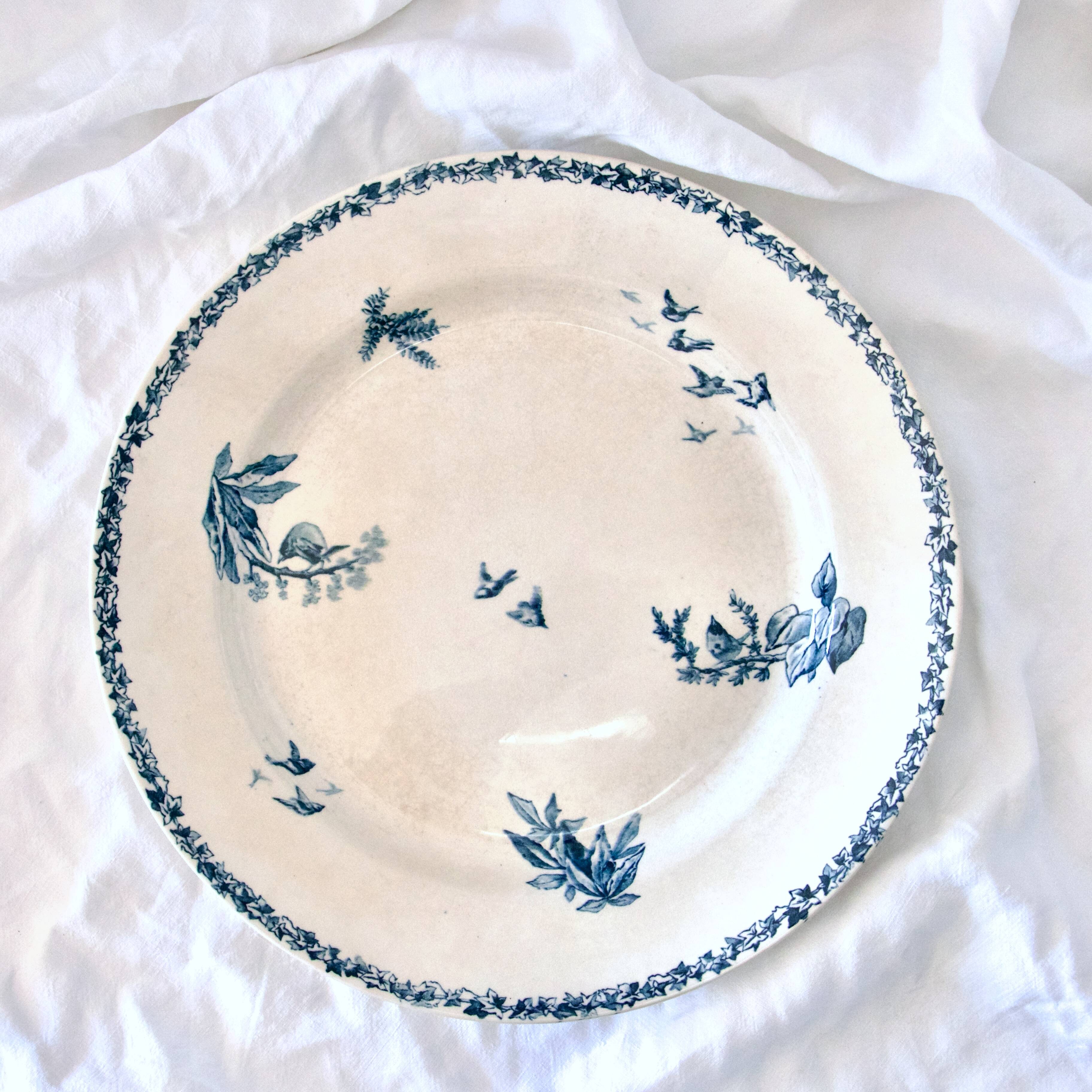 Large 19th century iron earth bird dish Choisy-le-Roi HB & C