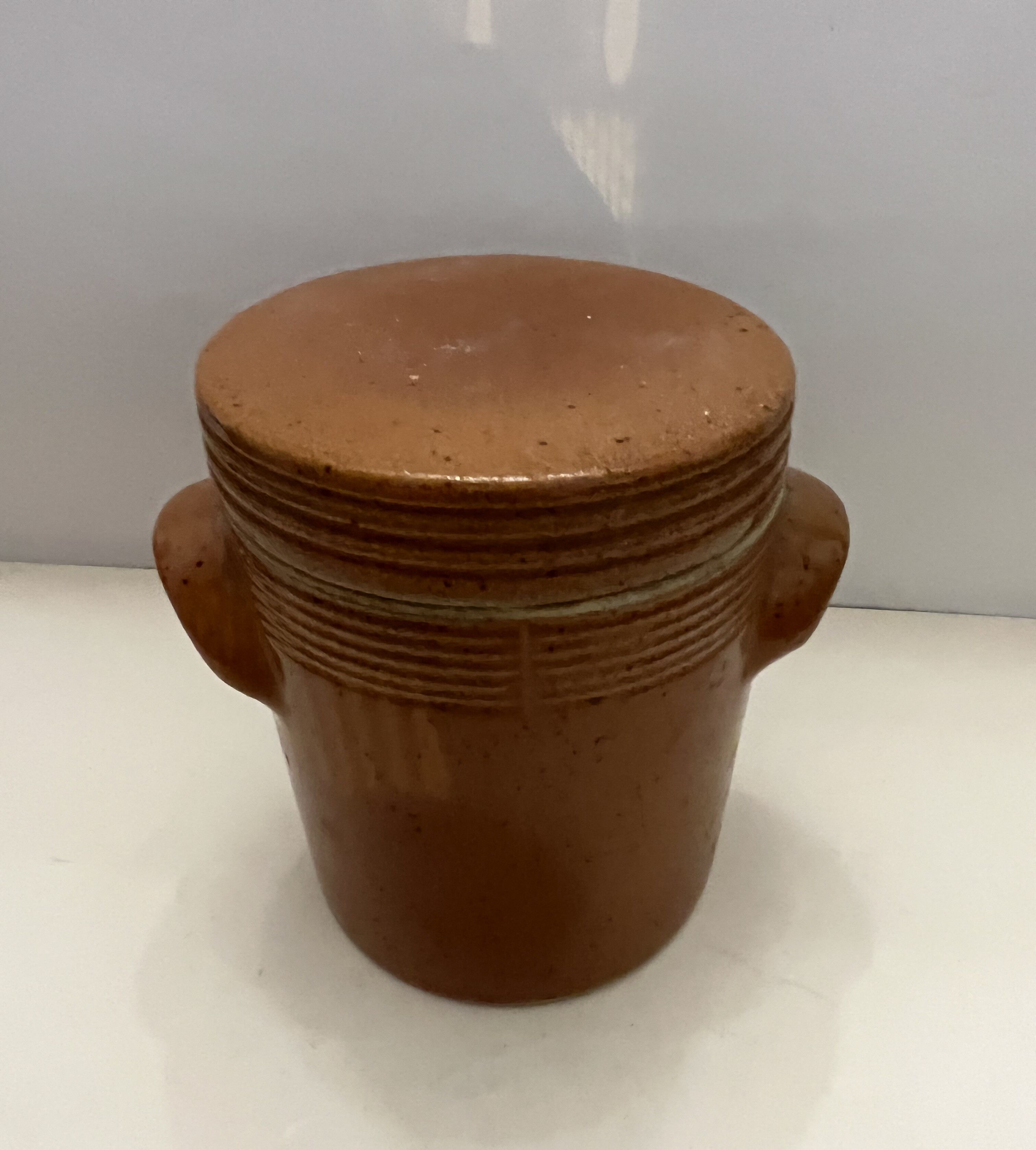 Covered pot in glazed sandstone
