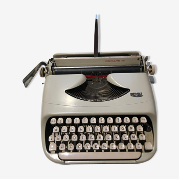 Machine à écrire Royalite 110