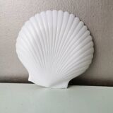 White ceramic dish shaped like 80s shells
