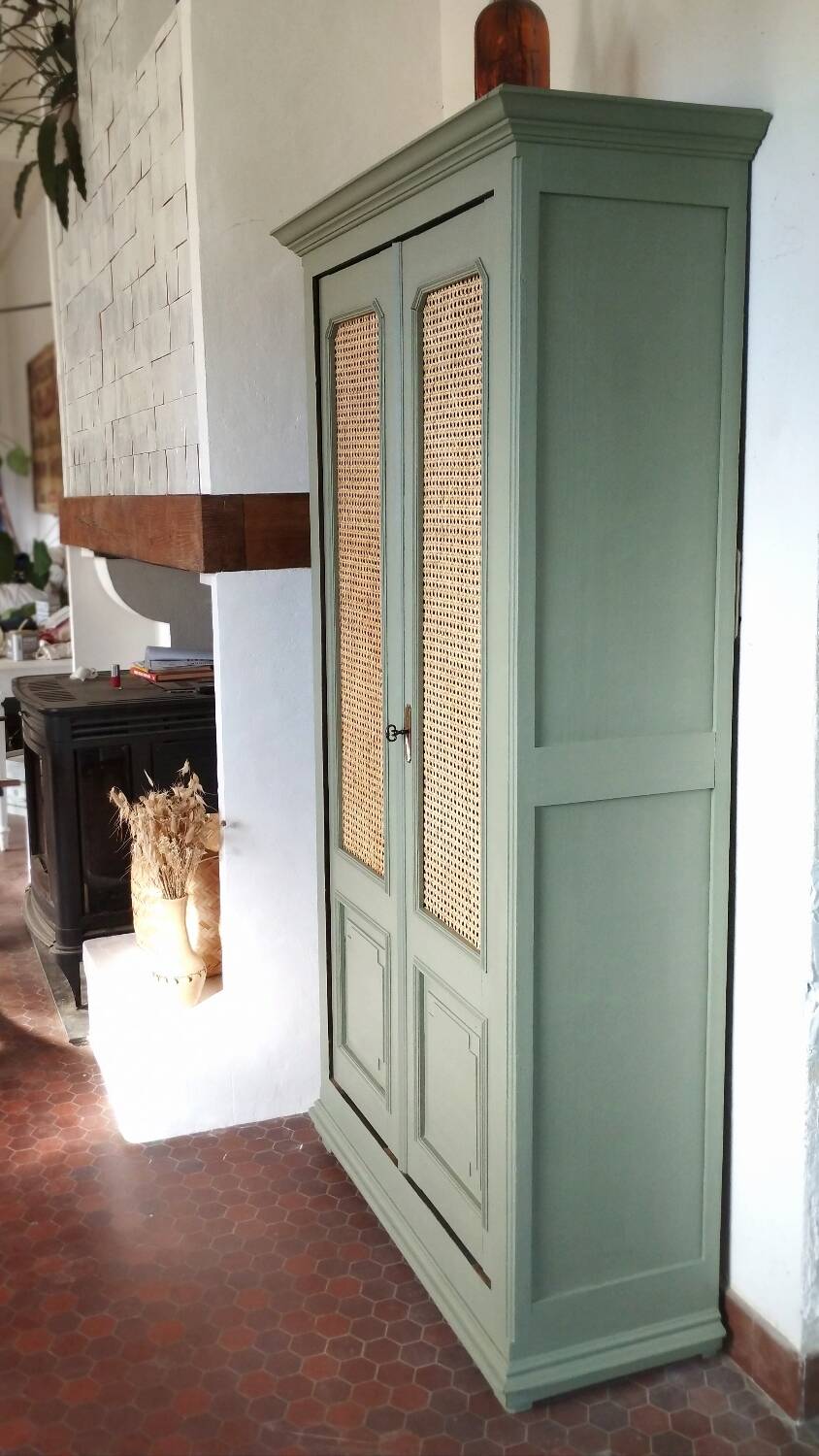 Armoire cannée aux oranges