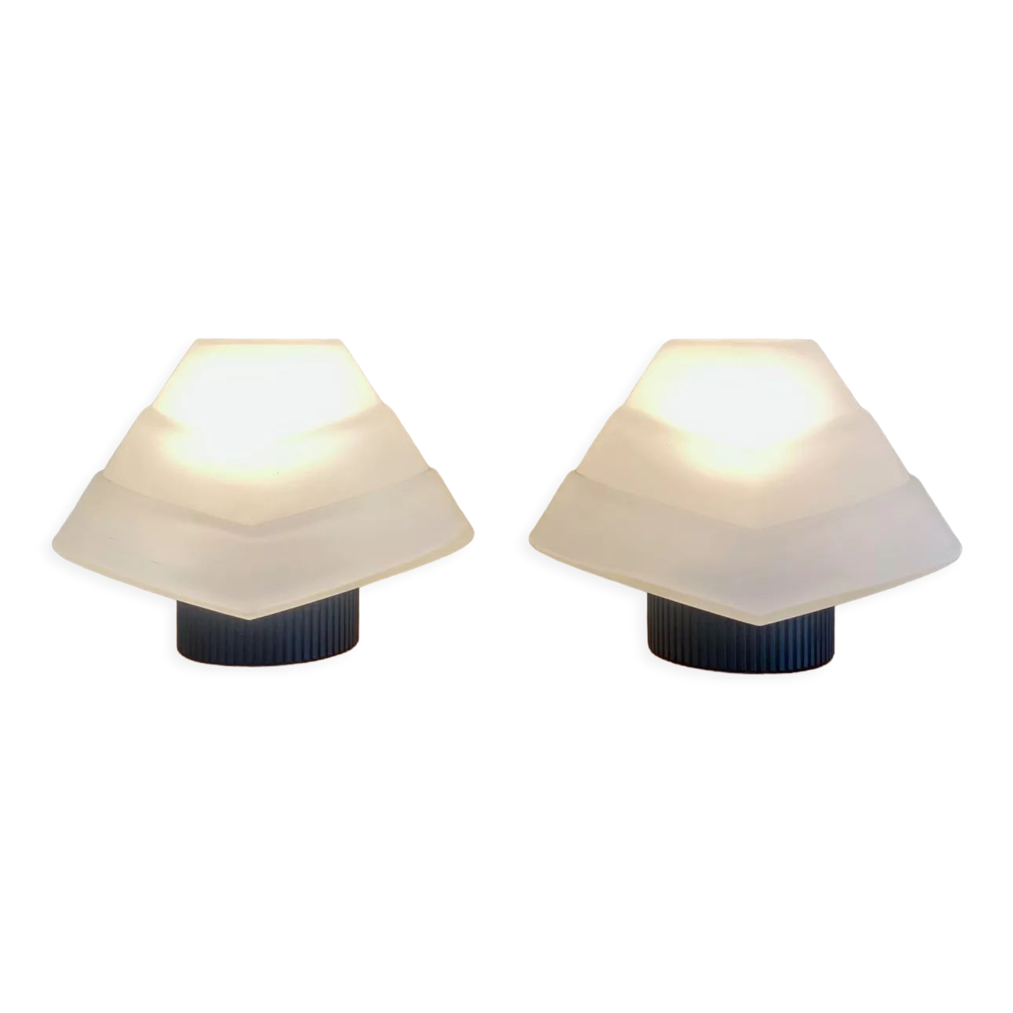 Pair of lamps in opaline glass and metal, 1980