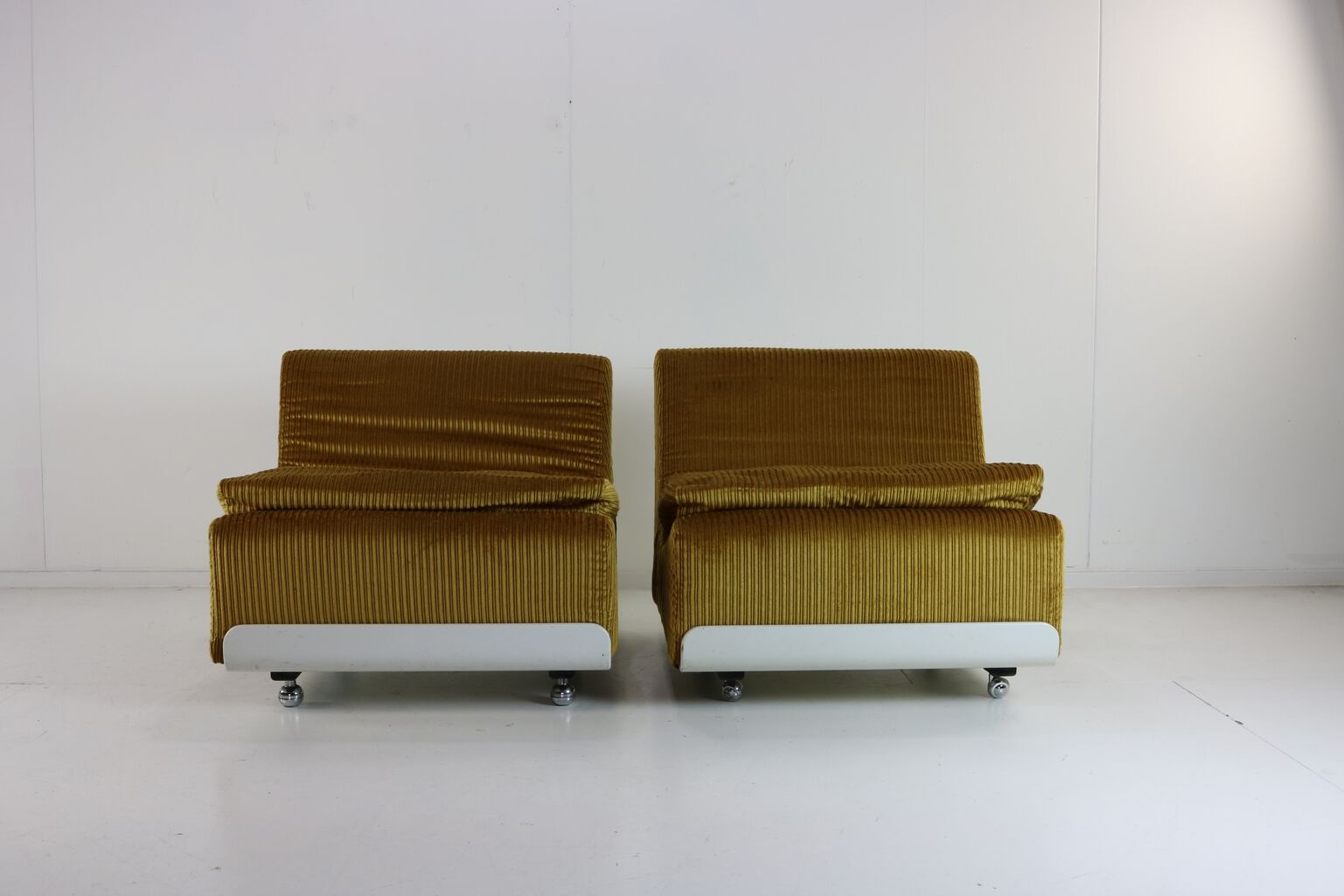 Typical seventies Luigi Colani lounge chairs for Cor