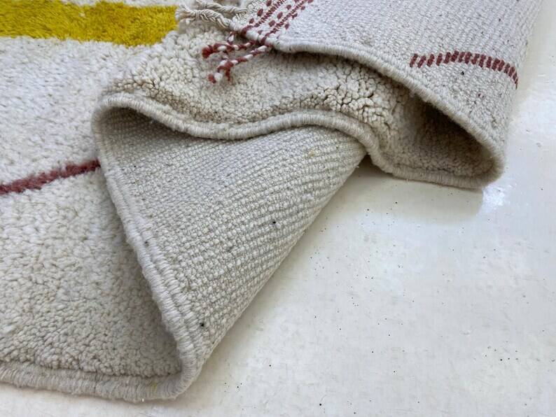 Tapis azilal Tissé main traditionnelle taille 150 x 250 cm