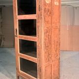 Showcase with 4 door glass panels