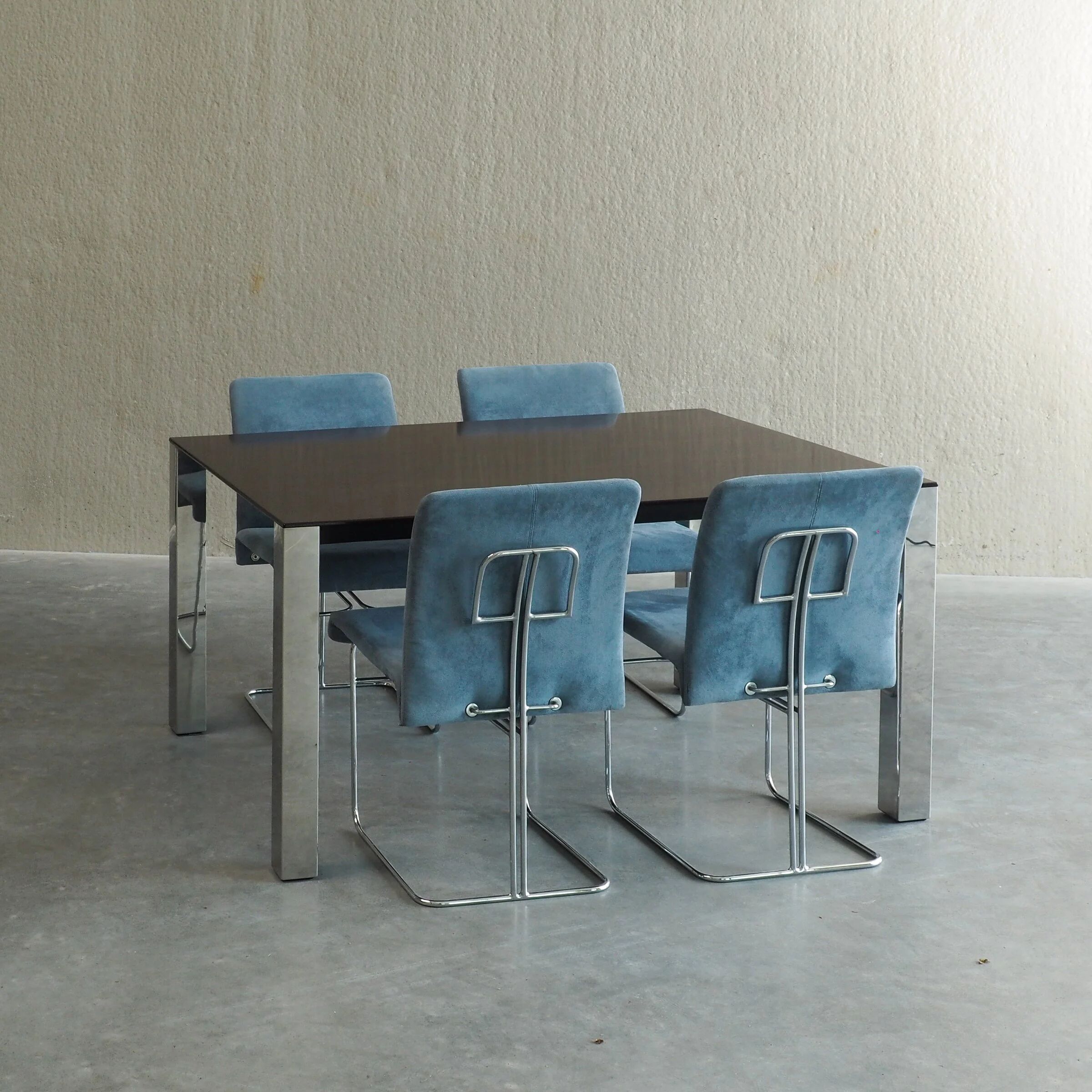Dining set by Saporiti