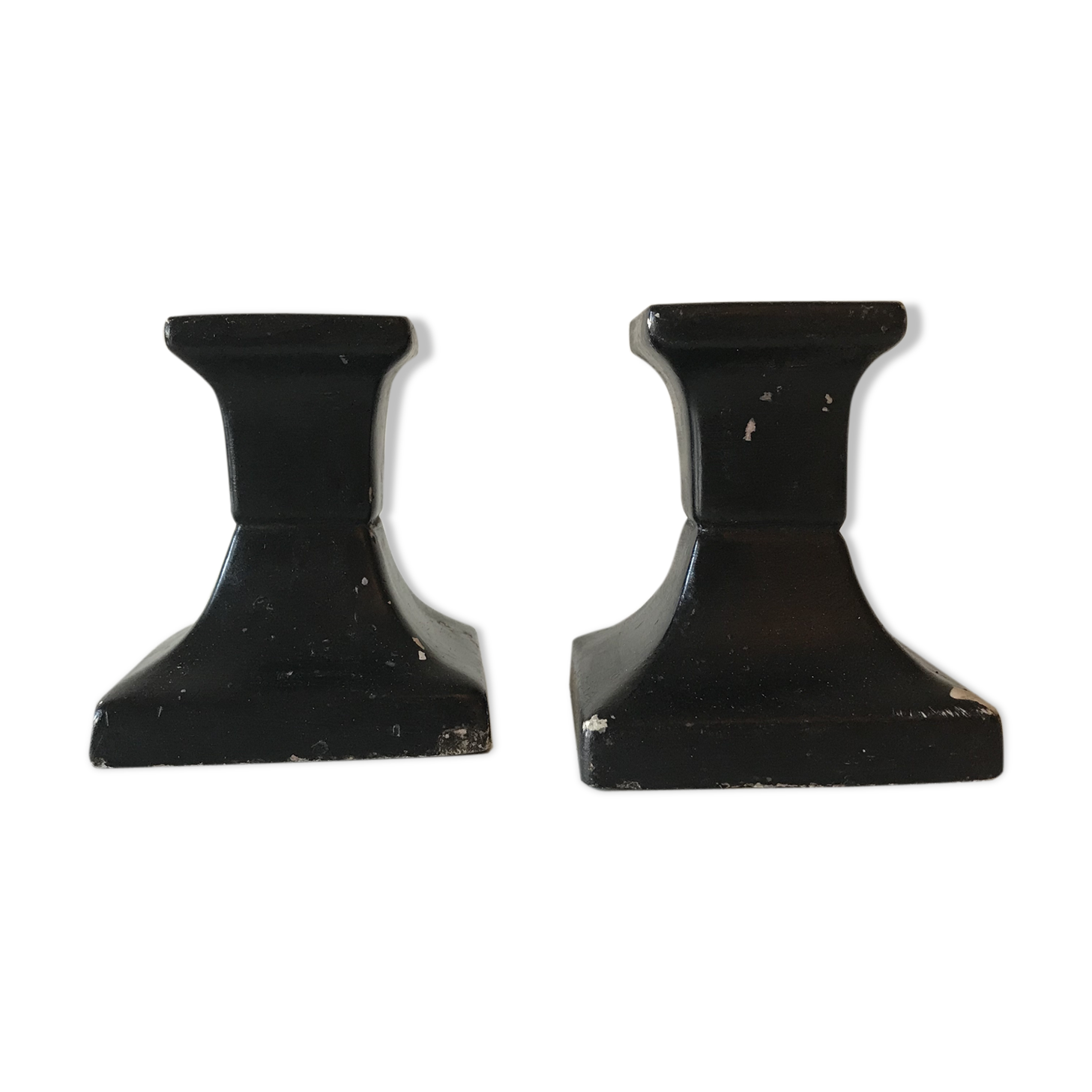 Paire de bougeoirs noirs