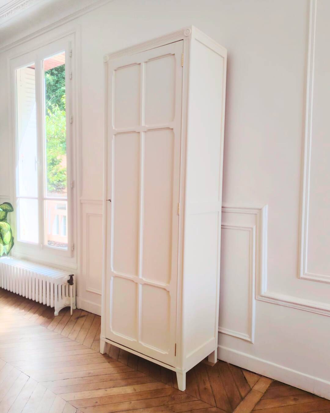 Armoire parisienne ancienne rénovée, années 1900-1920