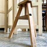 Tripod screw stool in light wood
