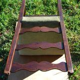 Chaise en noyer Louis XIII pieds en balustre entretoise en H