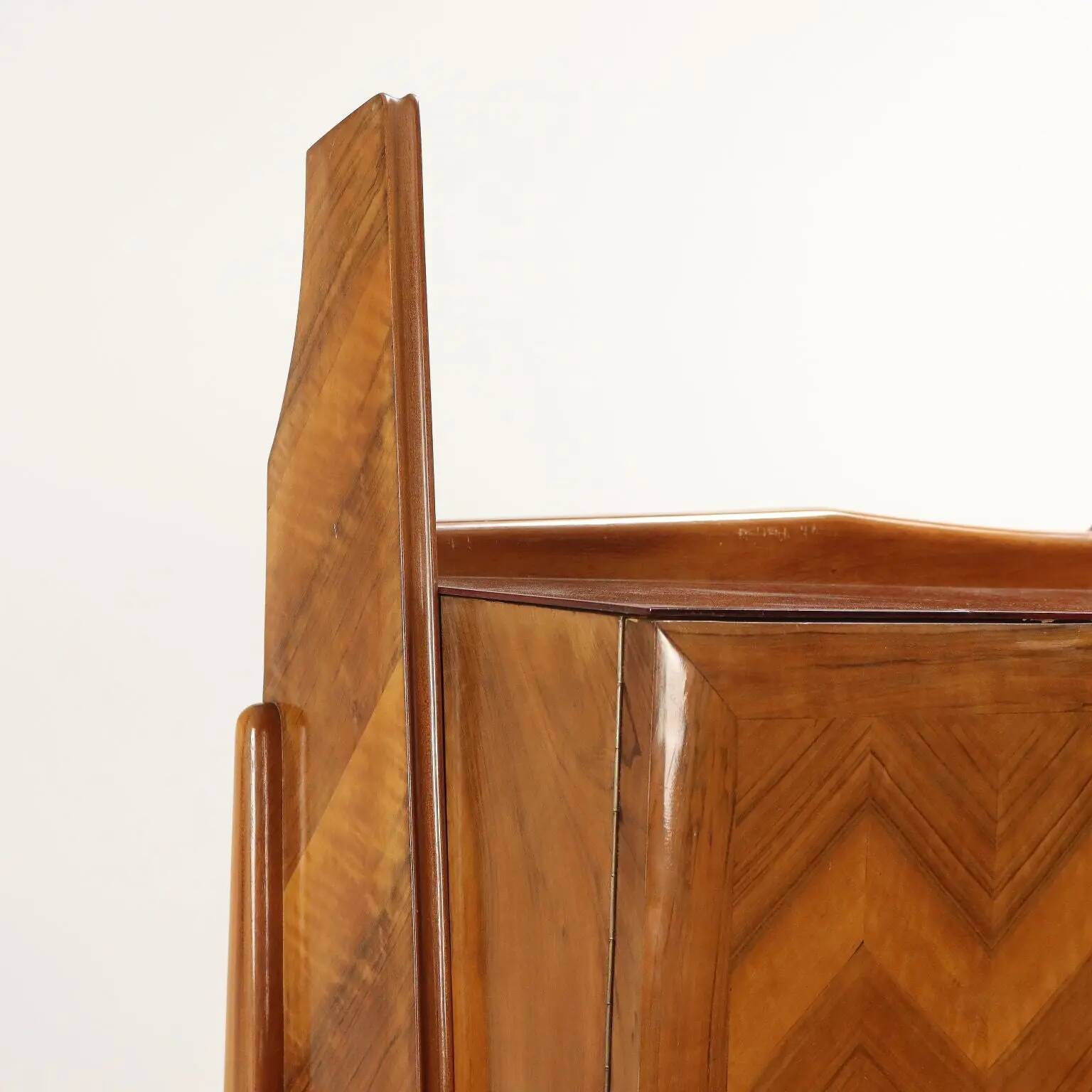 Vintage buffet in walnut veneer and glass, Italy, 1950s-1960s.