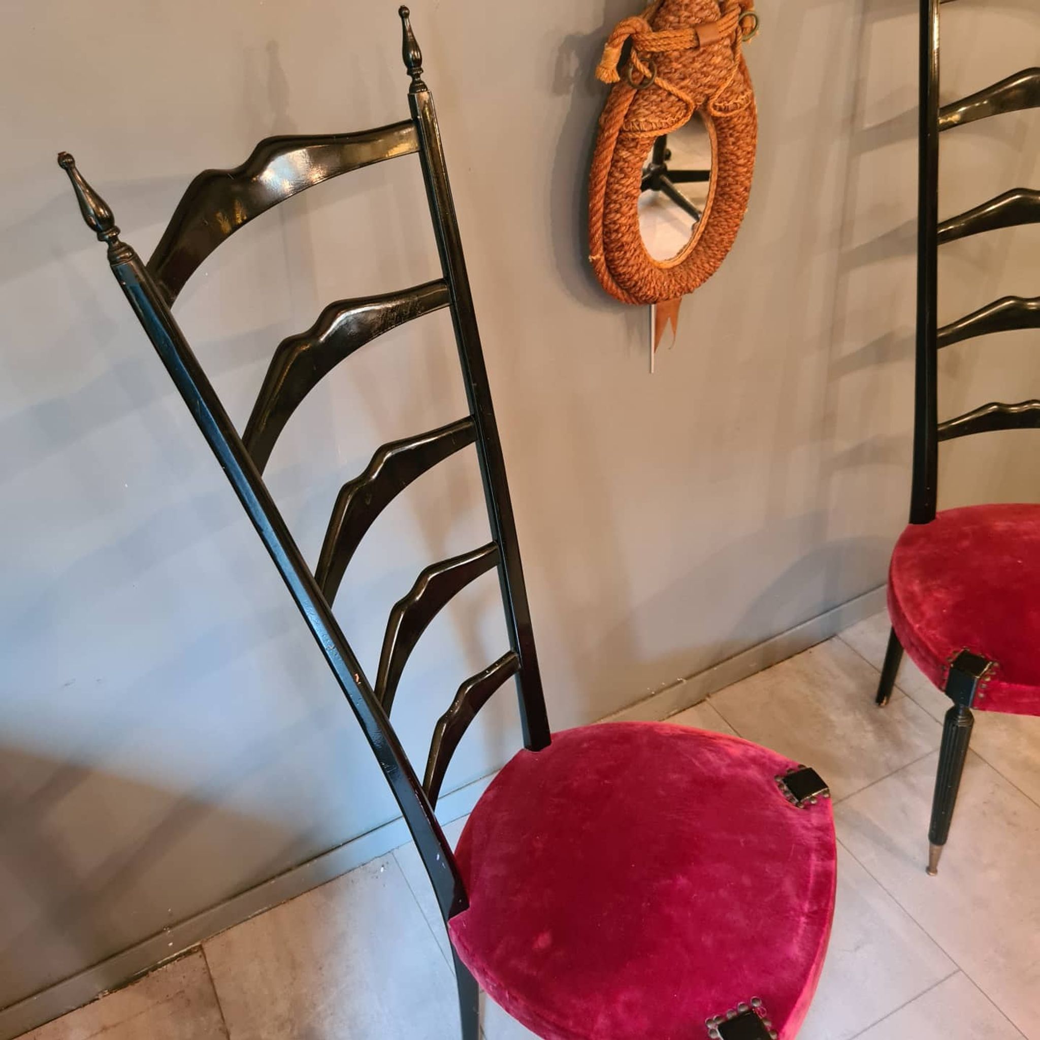 Paire de grandes chaises d’apparat italiennes vintage