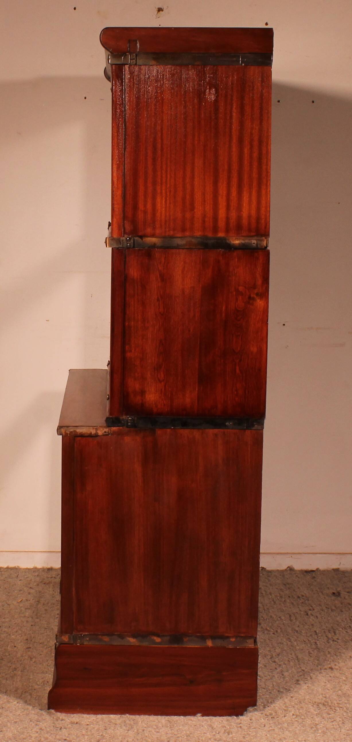 Globe Wernicke Library in Mahogany with 3 large elements and a projection.