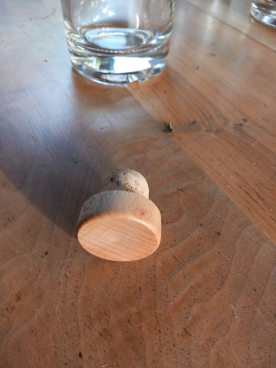 Set of 8 glass bottles with corks