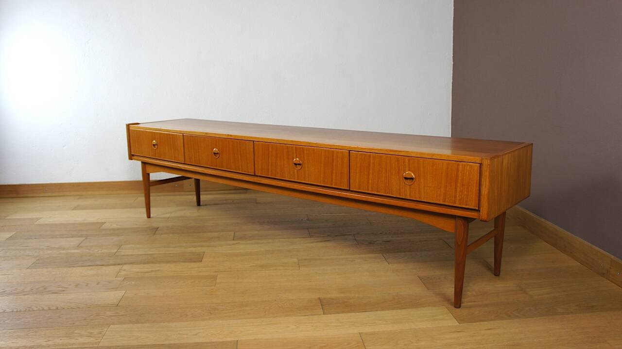 Low Enfilade Scandinavian Design in Vintage Teak 1960