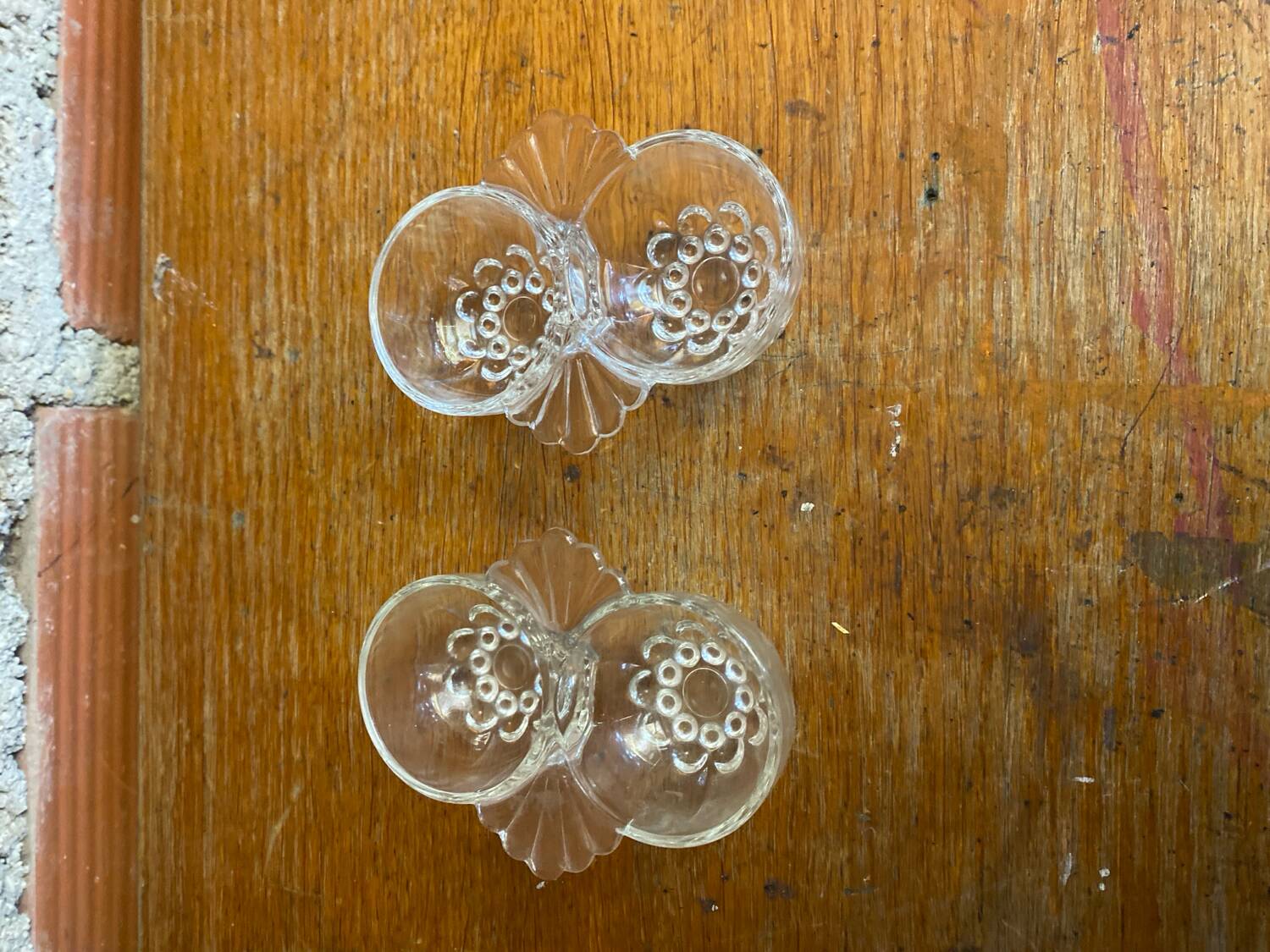 Paire De Saleron Ancien Art Déco Verre Moulé Salière Poivrier Vintage