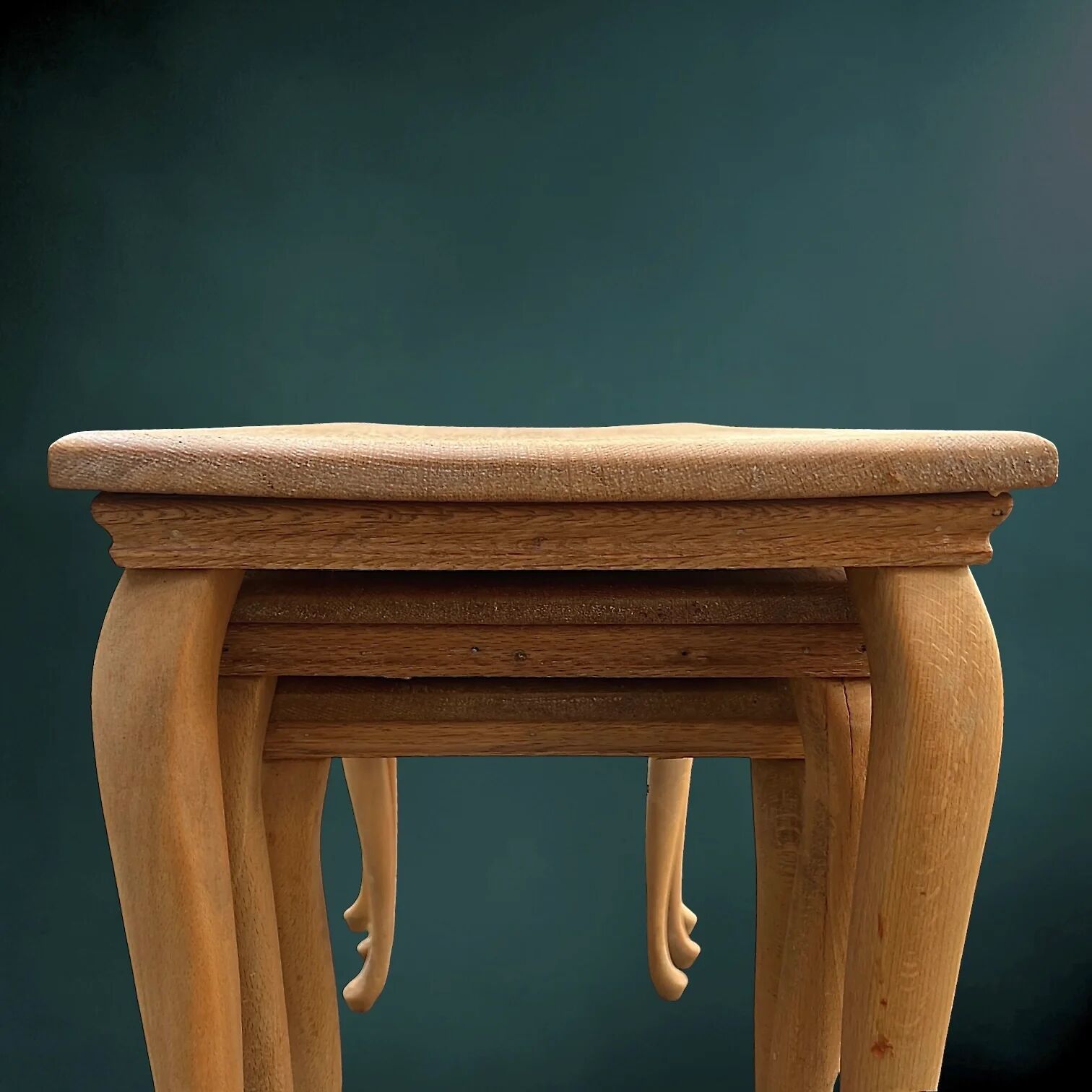 Nest of solid wood tables with cabriole legs in Louis XV style – 1950s-60s