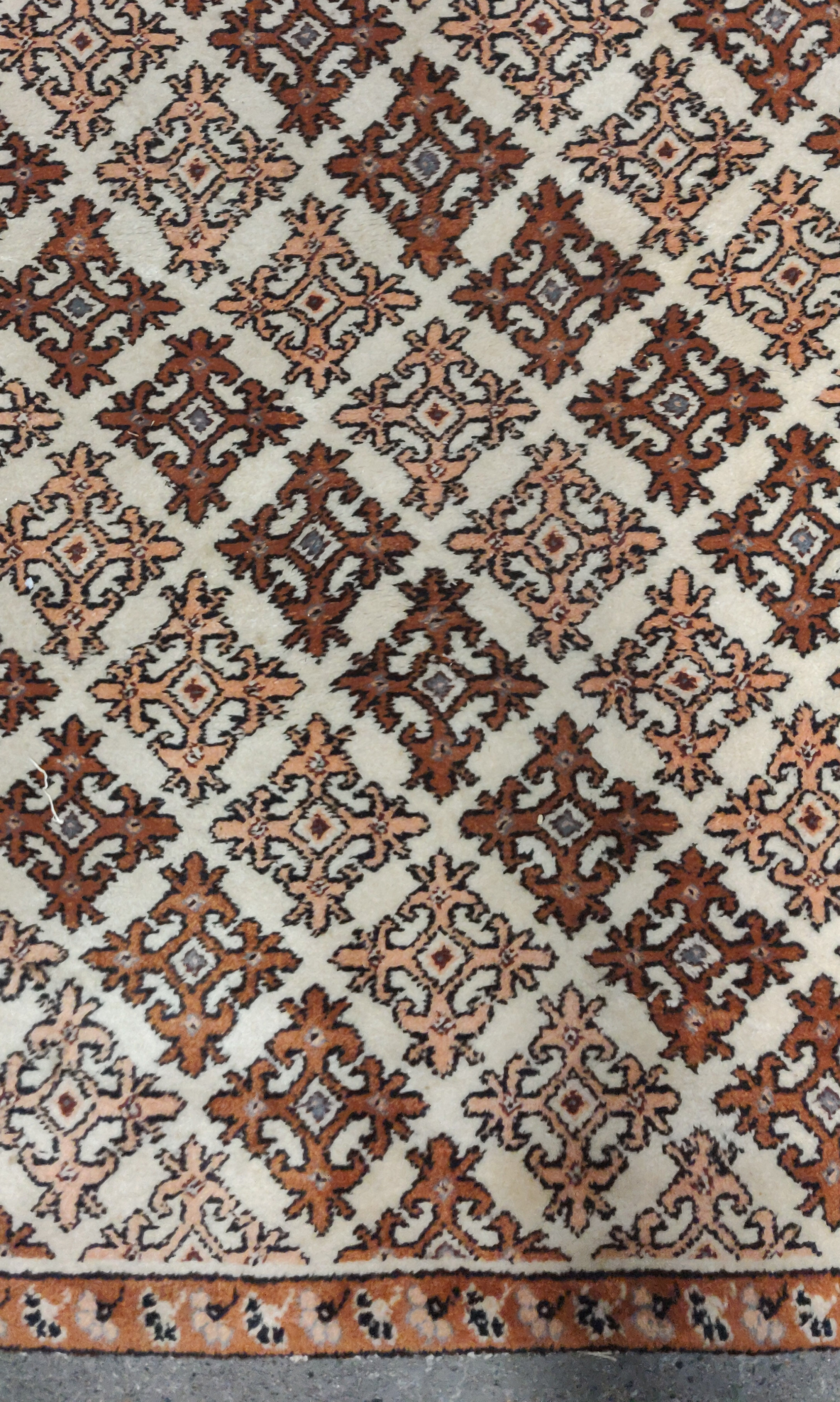 Handmade woolen Persian carpet - 256 x 360 cm