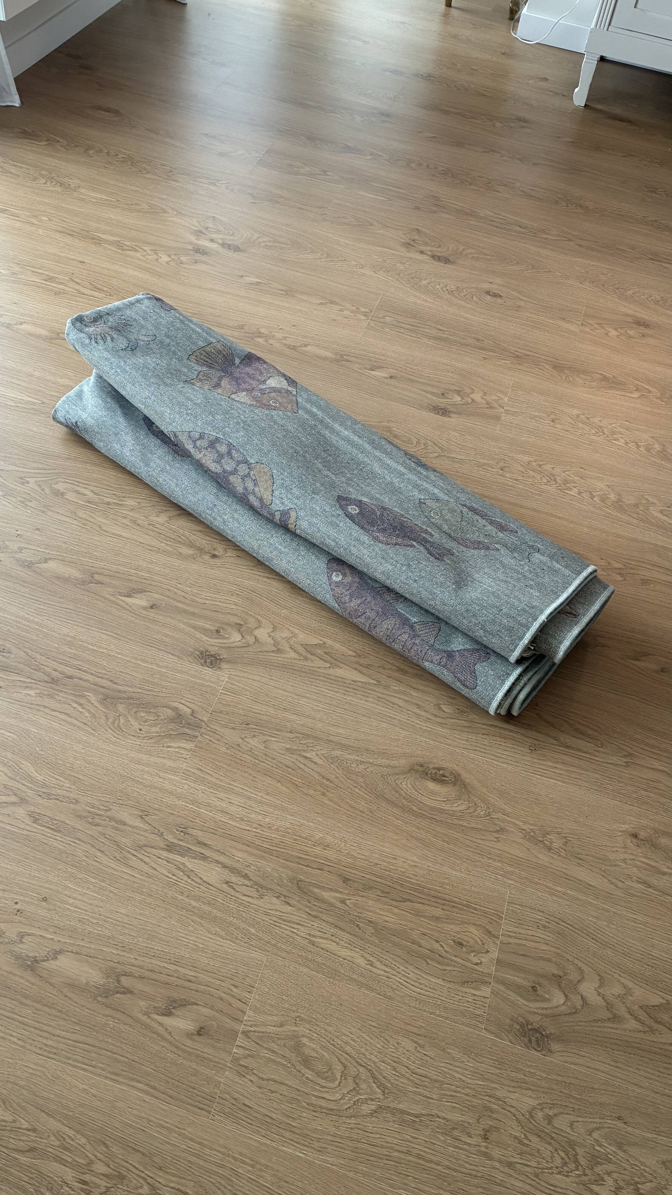 Oriental rug 200 x 300 cm - fish pattern