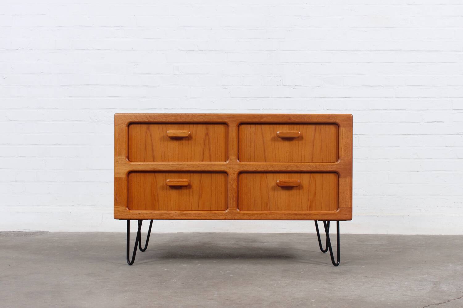Buffet vintage en teck Dyrlund épingle à cheveux danois milieu du siècle 60