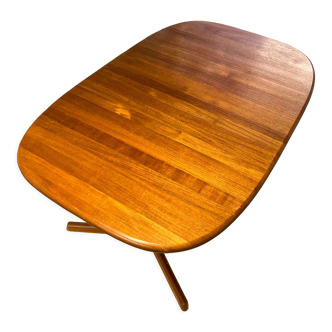 Dyrlund editor, scandinavian table in solid teak