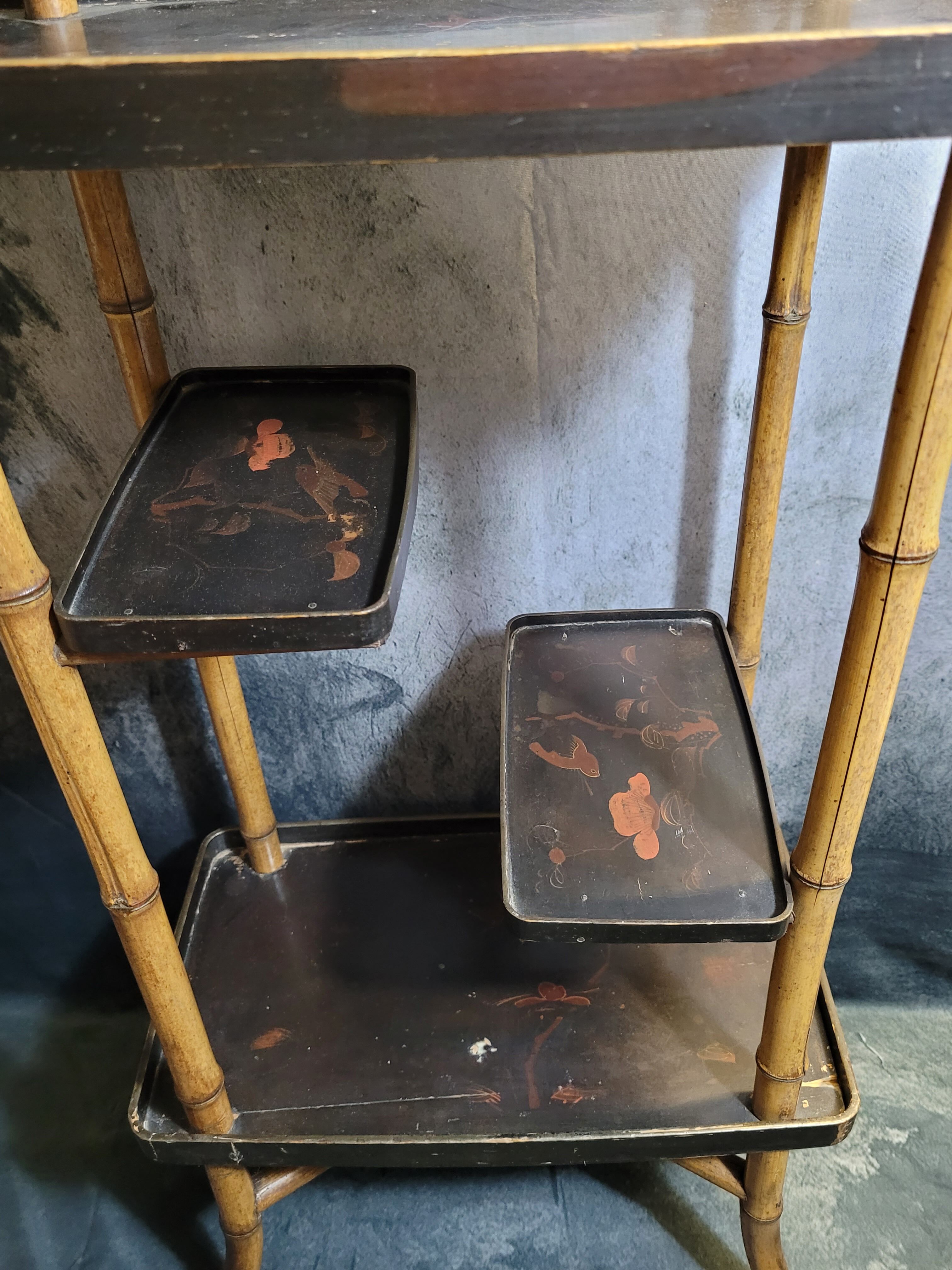 Shelf in bamboo and asian lacquer