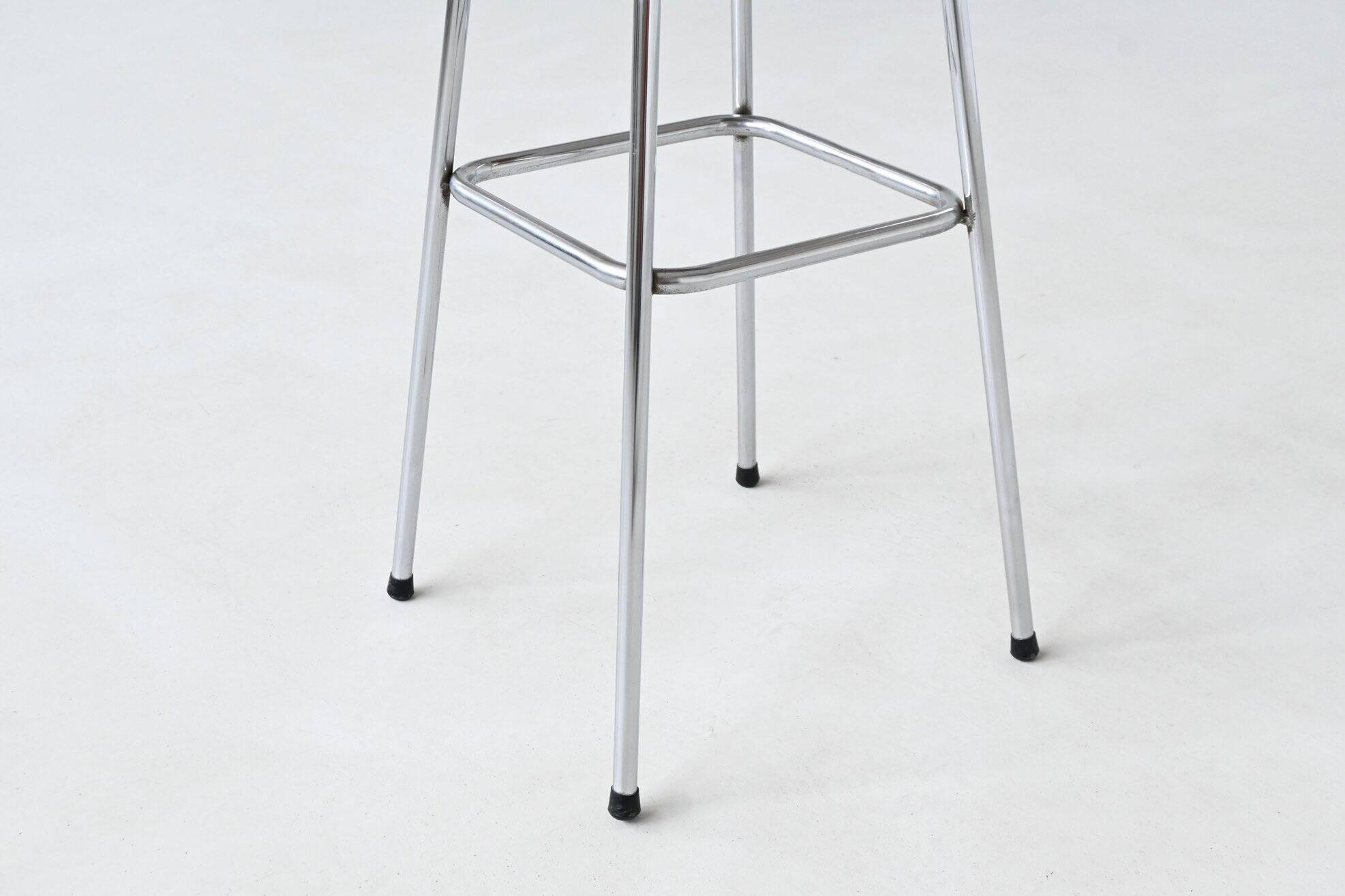 Ensemble de six tabourets de bar Charlotte Perriand, Station de ski des Arcs, France, 1960