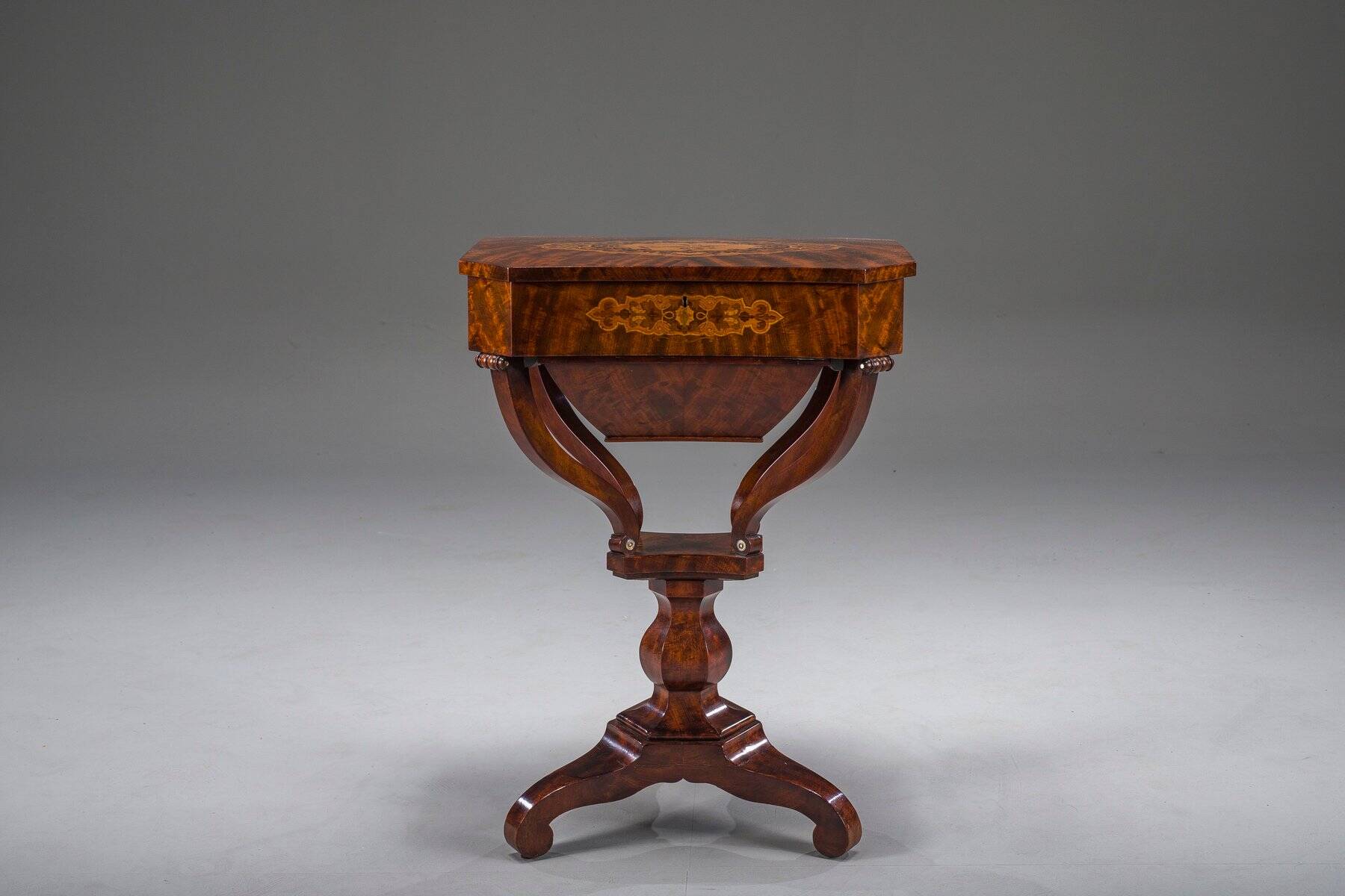 Table de couture Biedermeier en acajou, 1850