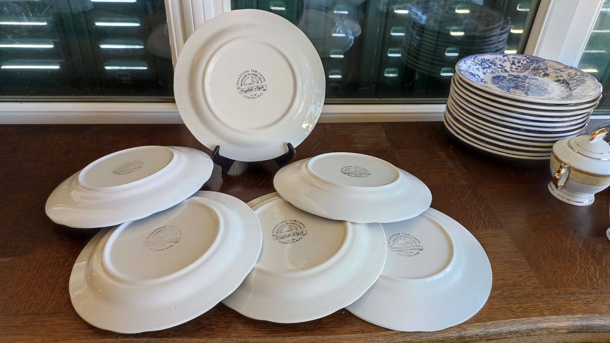 6 flat blue plates in iron earth CP