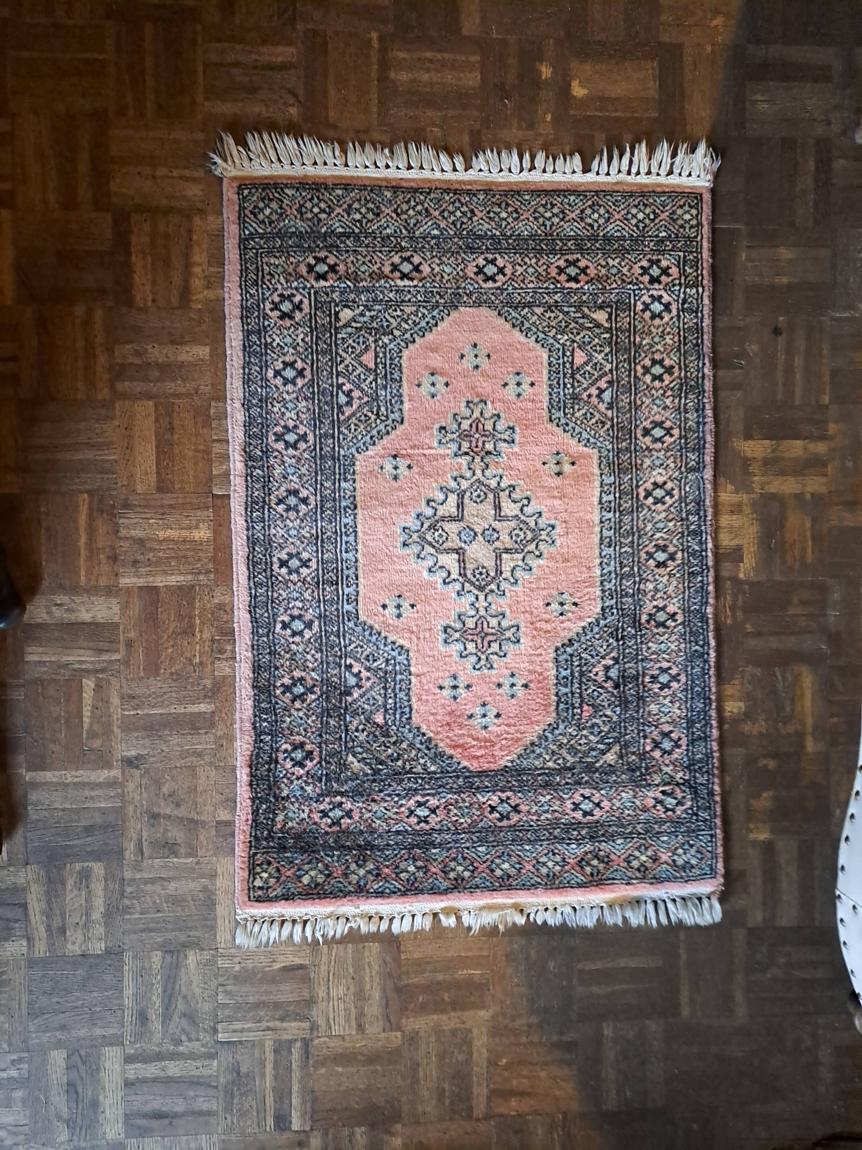 Handmade wool rugs oriental style rectangular Pakistan 1990 vintage pink gray