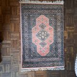 Handmade wool rugs oriental style rectangular Pakistan 1990 vintage pink gray