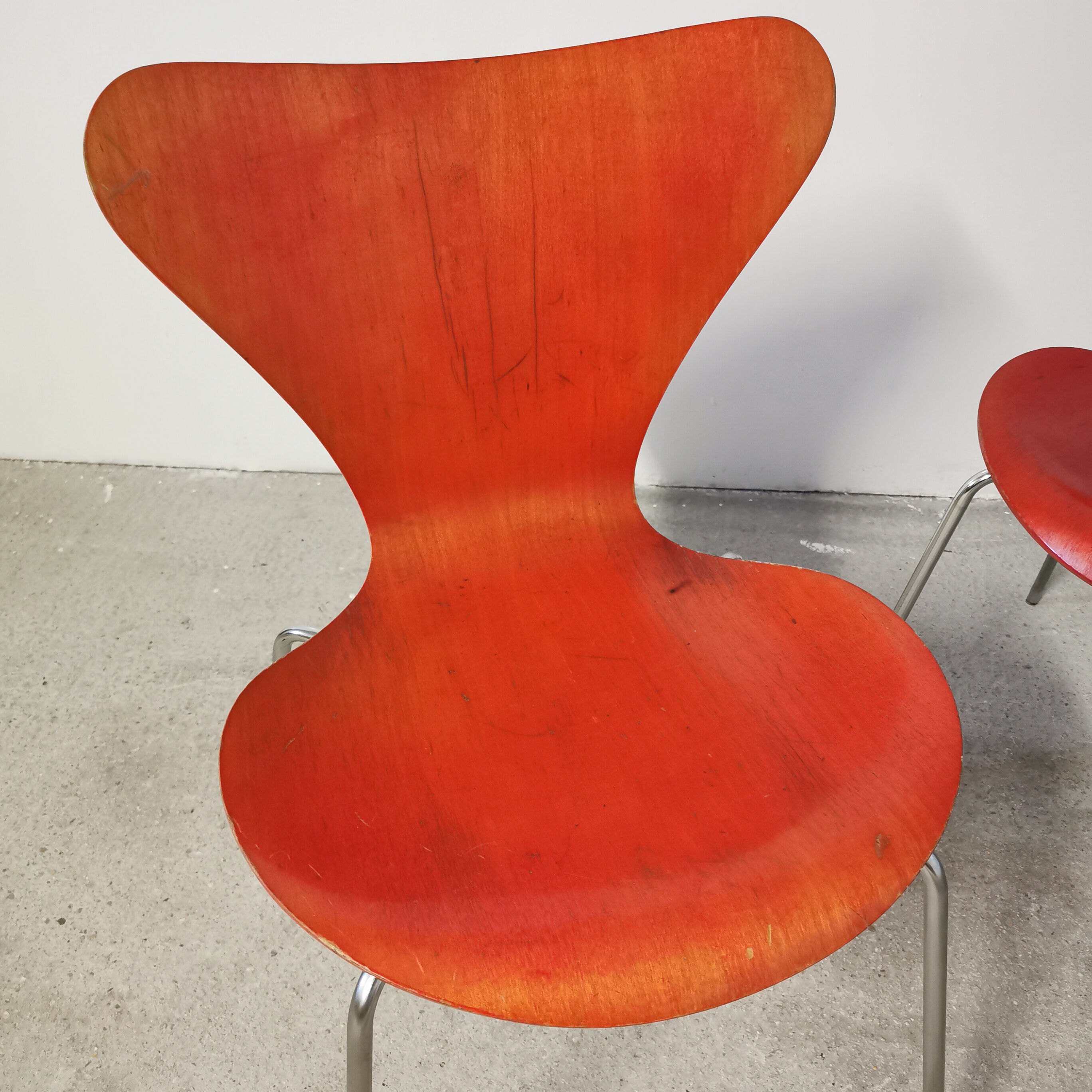 Pair of chairs 3107 by Arne Jacobsen for Fritz Hansen, 1976