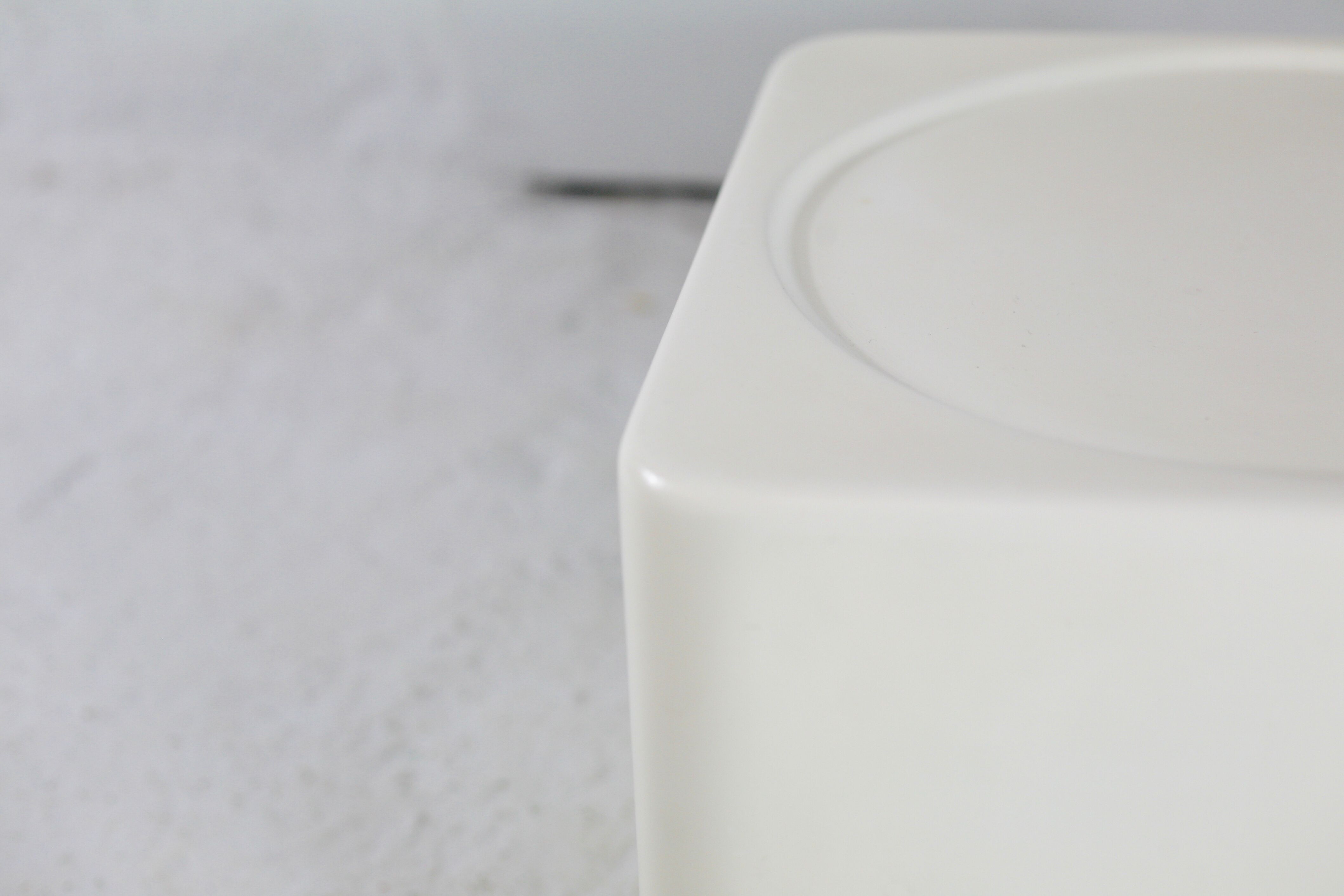 Coffee table "space age" fiberglass, white laquered, circa 1970