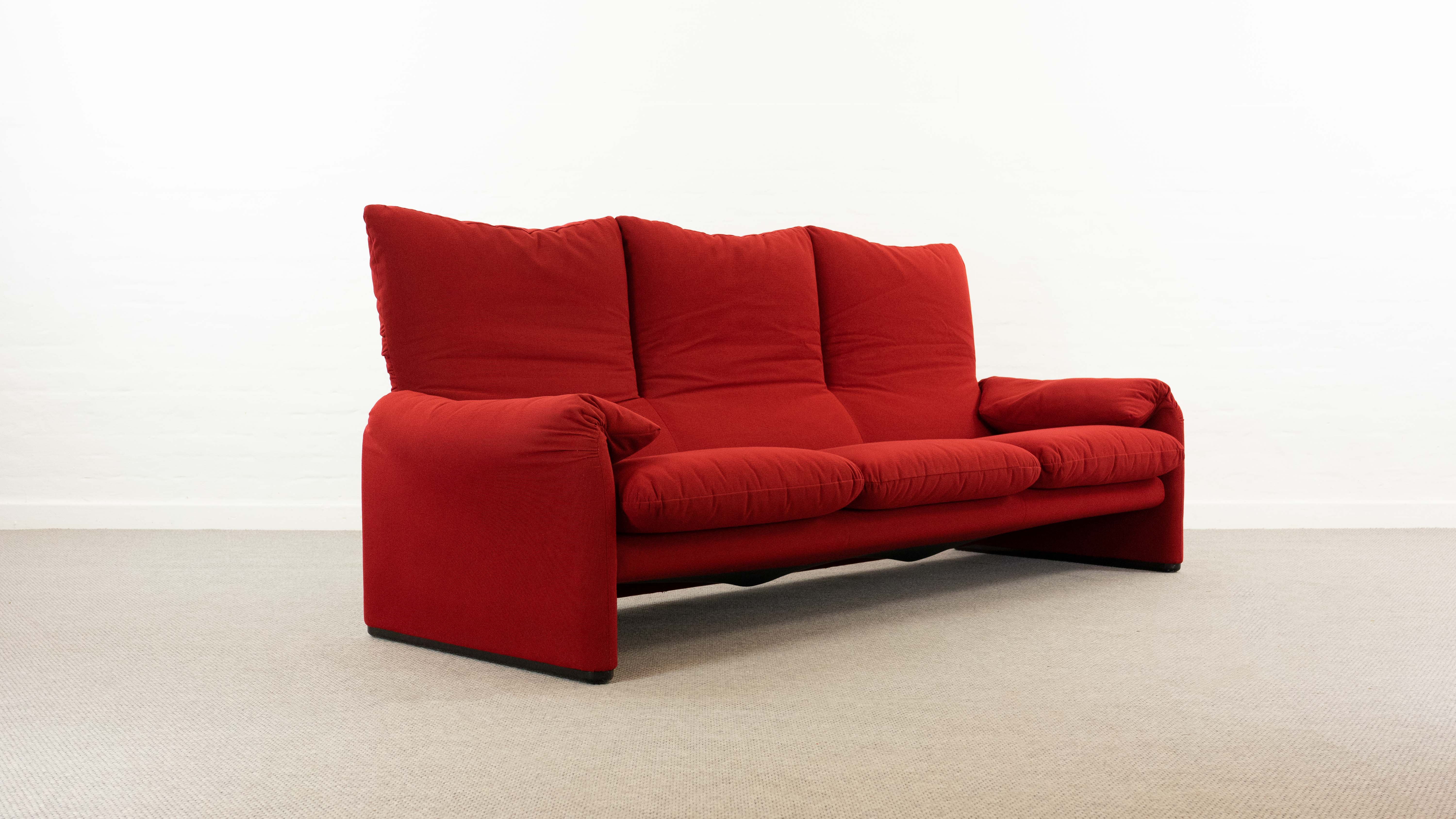 Maralunga 3-seater Sofa red by Vico Magistretti for Cassina, Italy