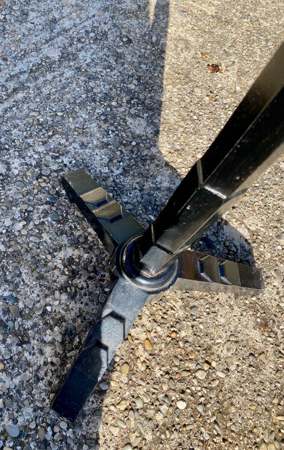 Bistro table in cast iron