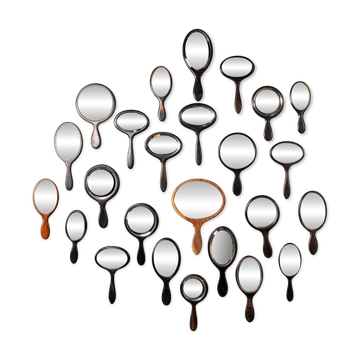 Collection antique du 19ème siècle de vingt-cinq miroirs à main en bois
