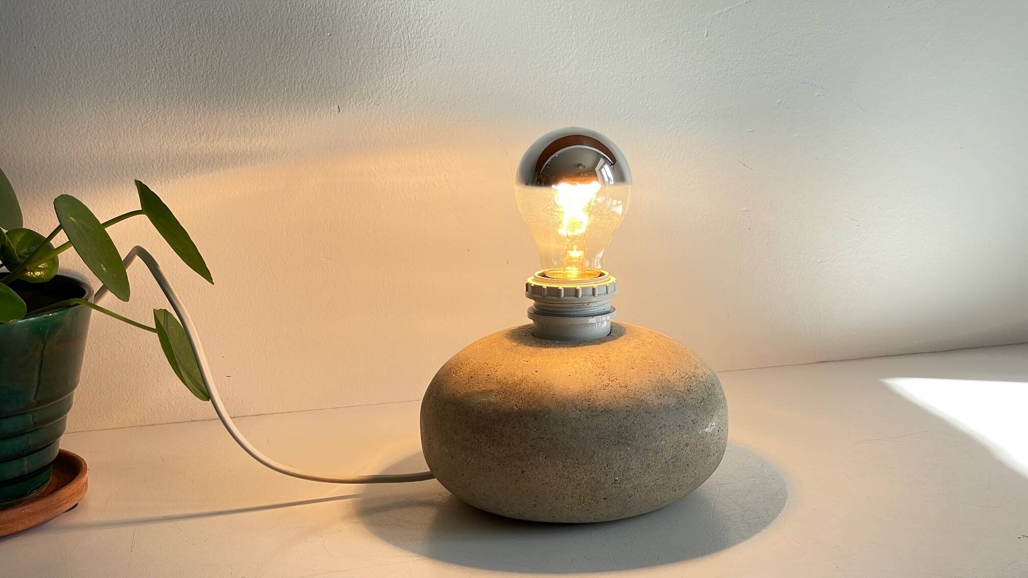 Vintage natural stone pebble lamp