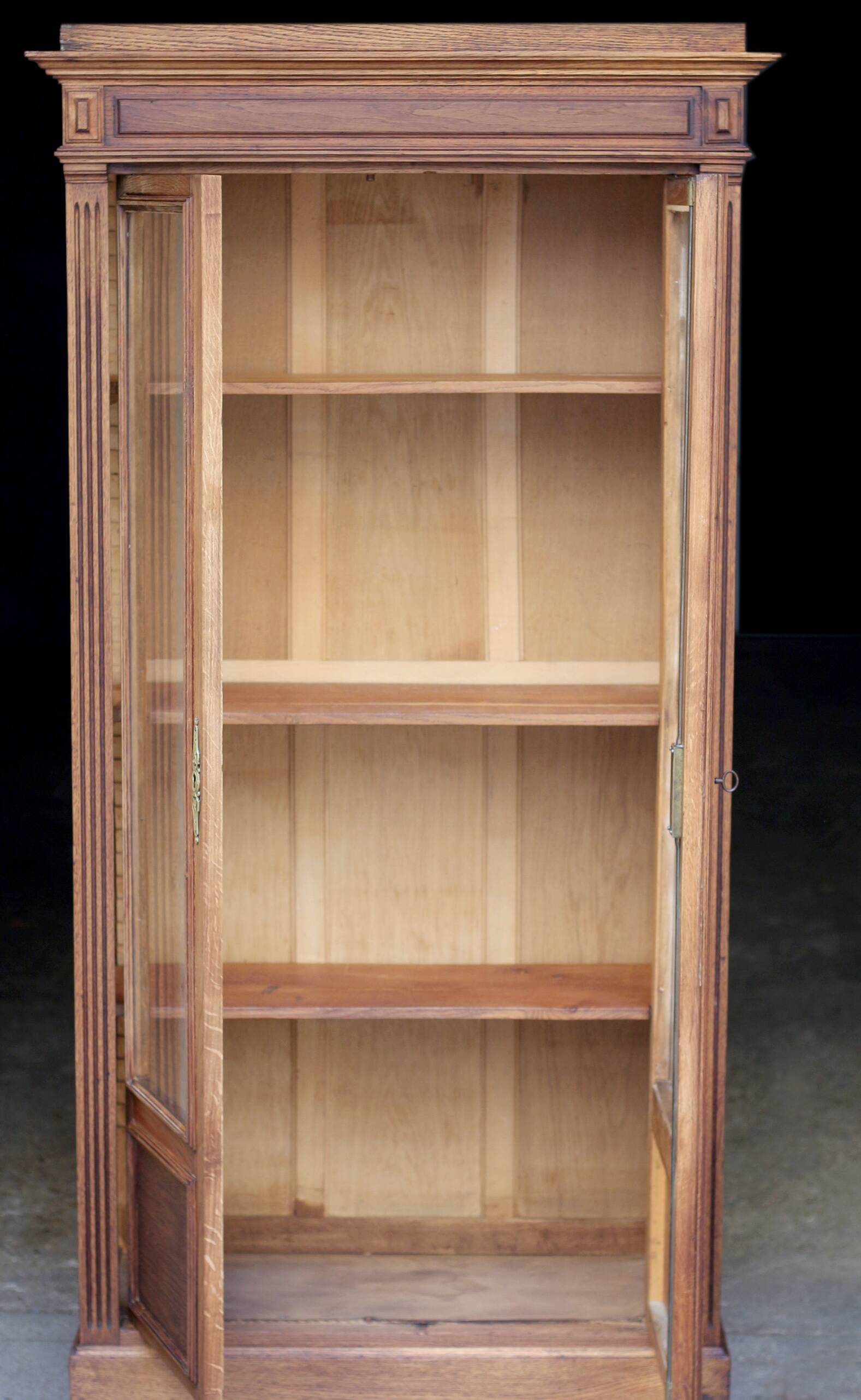 Belle armoire parisienne en chêne (début XXeme).