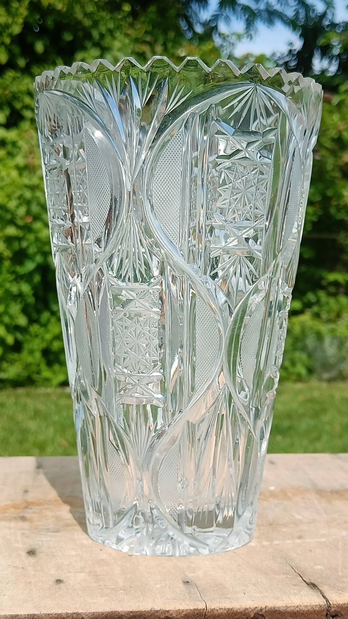 Cut glass vase in Art Deco style
