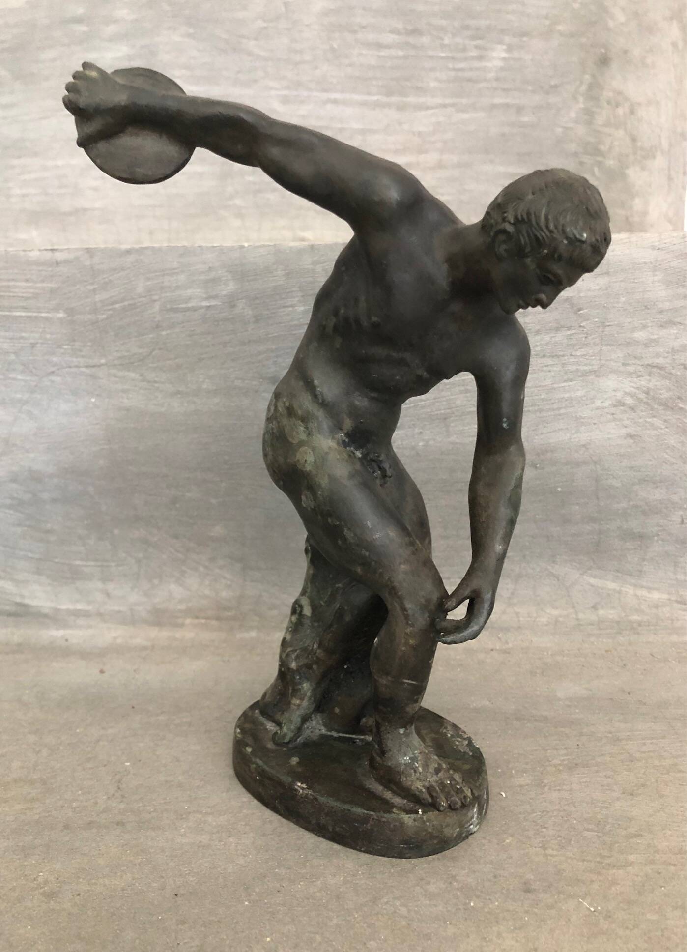Le Discobole, statuette