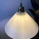 Suspension vintage conique en verre blanc