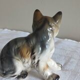 Figurine, Cat statuette, in old 20th century enameled ceramic. Animal figurine, vintage feline