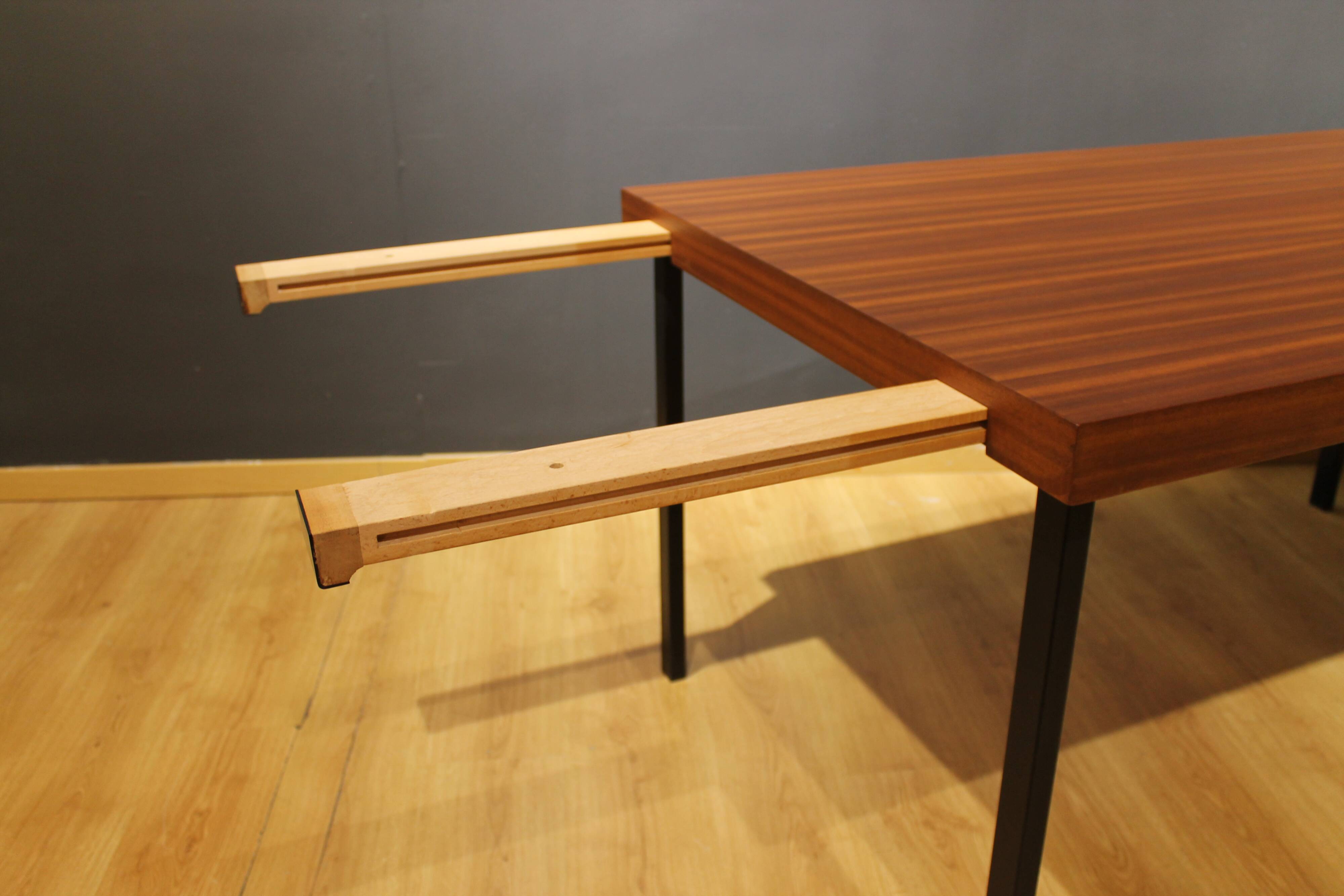 Extending table by Pierre Guariche for Huchers-Minvielle