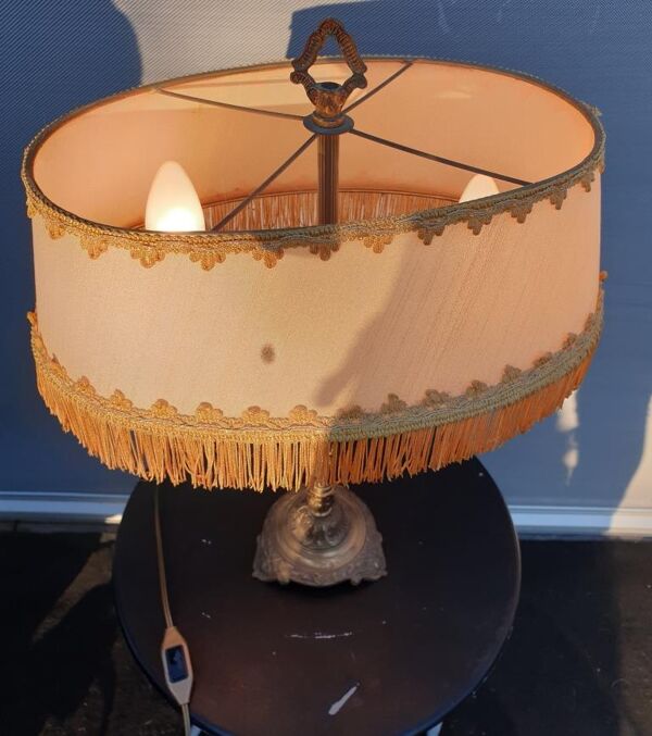 Lampe bouillote néo-classique 1960 laiton et abat-jour à franges
