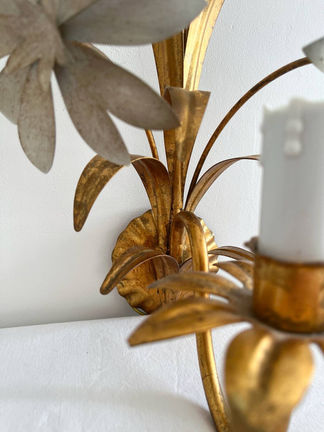 Vintage Hollywood Regency gold metal leaf wall sconce.