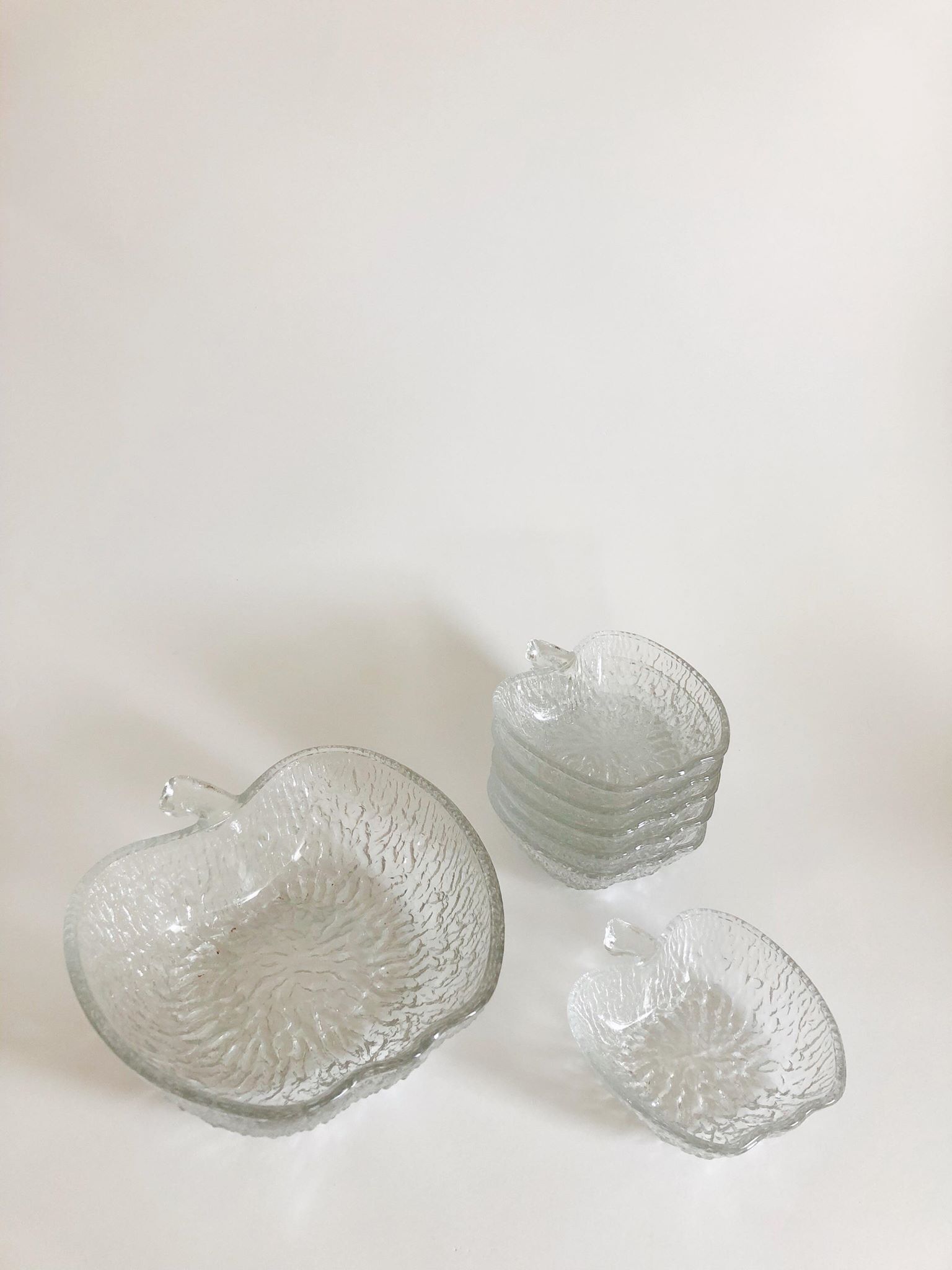 Dessert service apple salad and 6 cups